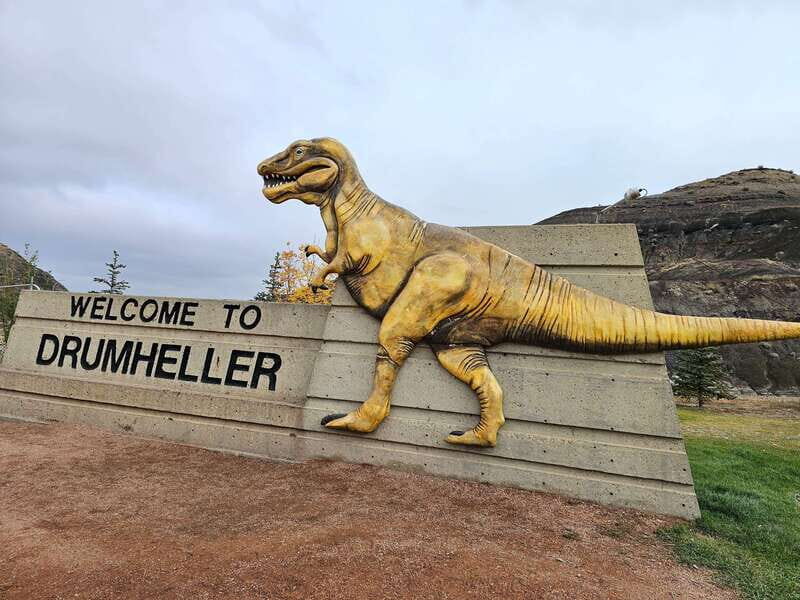 From Calgary: Drumheller Private Tour, Full day sightseeing - Key Points