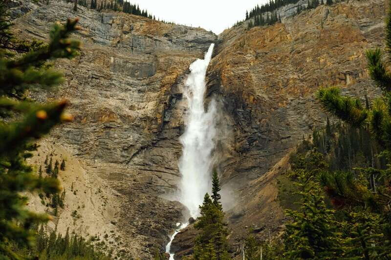 From Calgary: Moraine & Louise Lake, Banff & Falls Day Trip - An In-Depth Look at the Tour Experience