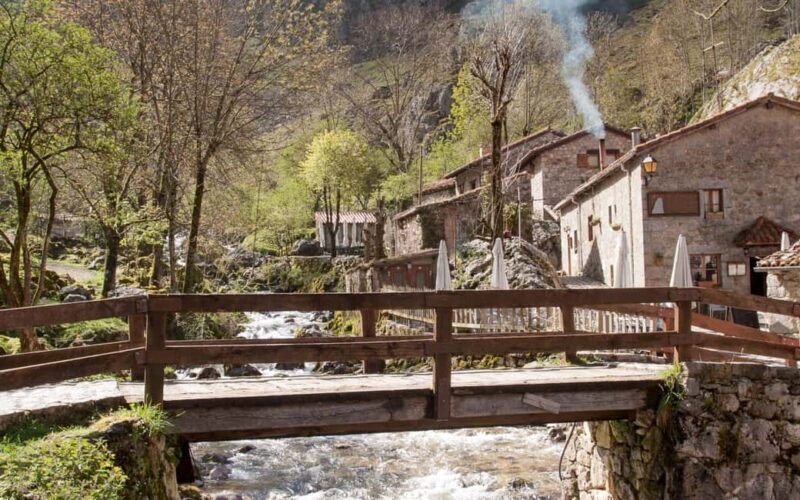 From Cangas de Onís: Lakes of Covadonga and Bulnes by funicular - Exploring the Picos de Europa with Ease