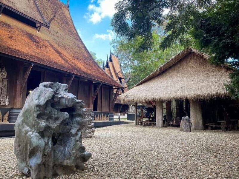 From Chiang Mai > Chiang Rai White & Blue Temple+Black House - An In-Depth Look at the Tour Experience