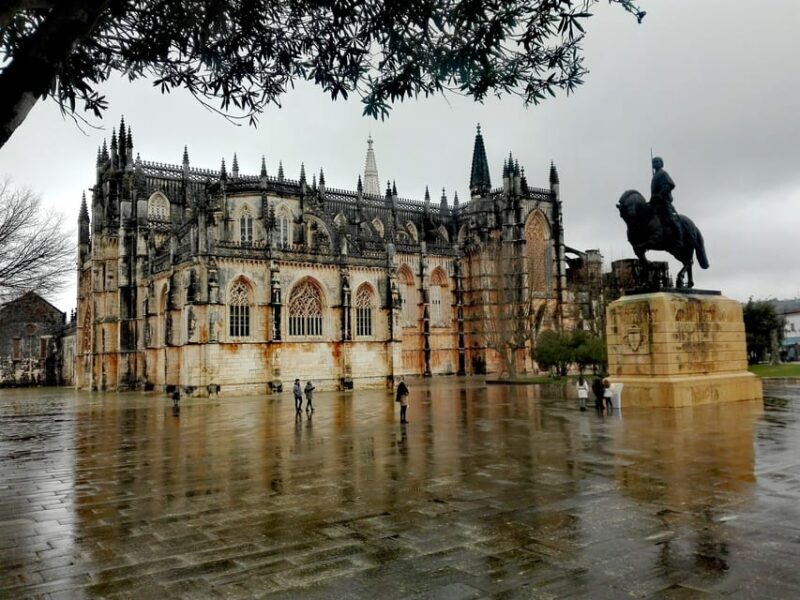 From Coimbra: Fátima Sanctuary, Batalha, Alcobaça and Nazaré - Key Points