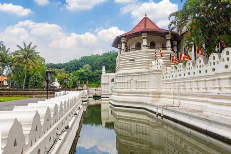 From Colombo: 2-Day All-Inclusive Kandy & Nuwara Eliya Tour - FAQ