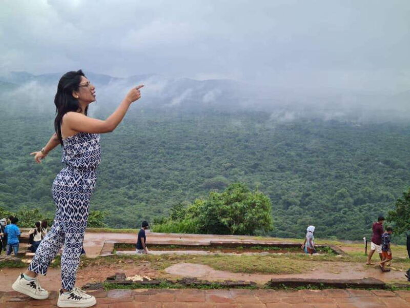 From Colombo: Sigiriya Rock, Dambulla & Minneriya 4x4 Safari - FAQ