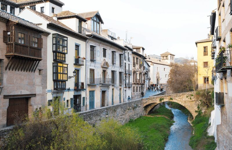 From Costa del Sol: Granada Day Trip Free Time 5h - Key Points