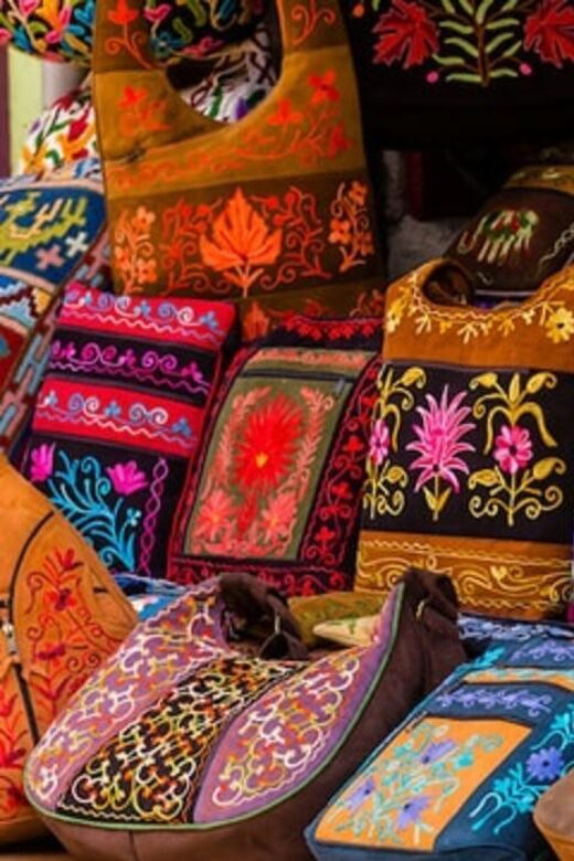 From Delhi/Agra/Jaipur: Half day private shopping tour. - Key Points