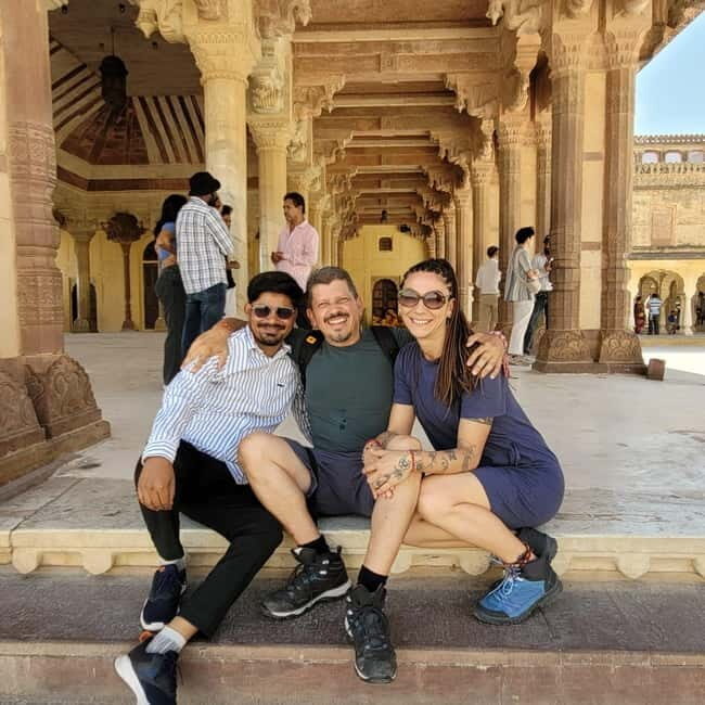 From Delhi: Jaipur Day Trip with Amber Fort & City Tour - Exploring Jaipur in a Day: A Deep Dive into the Experience