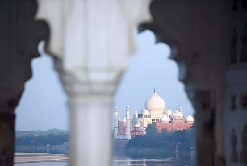 From Delhi: Taj Mahal, Agra Fort & Fatehpur Sikri Day Trip - Lunch & Cultural Delights at a Multi-Cuisine Restaurant