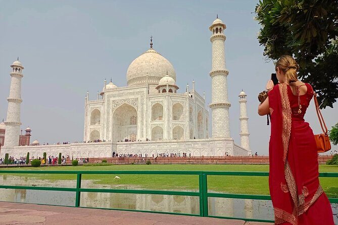 From Delhi : Taj Mahal Photoshoot in Indian Ethnic dresses - Key Points
