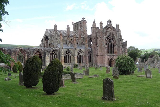 From Edinburgh: 1-day Outlander Tour - attractions included - A Deep Dive into the Days Highlights