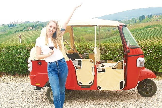 From Florence: Exclusive Tuk Tuk & Wine Experience in Tuscany - Exploring San Gimignano