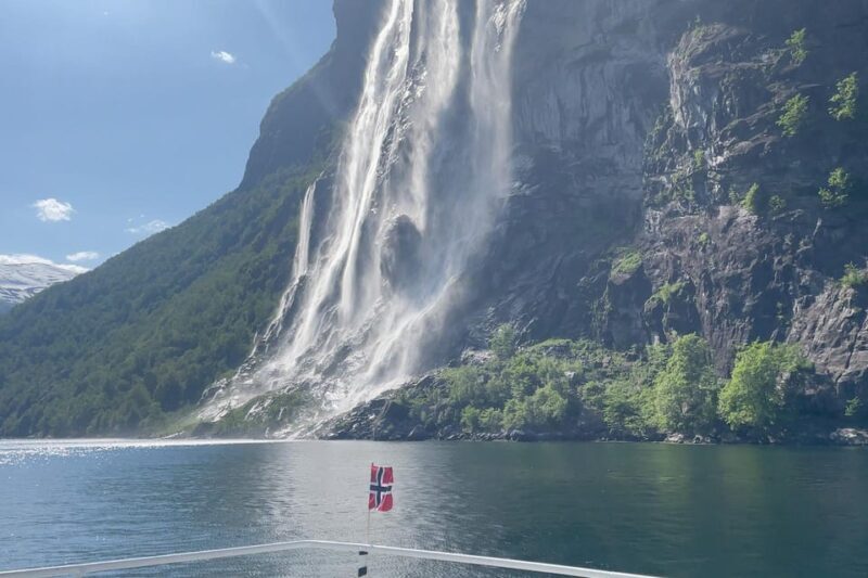 From Geiranger: Geiranger Fjord Tour with Stop in Hellesylt - Setting the Scene: The Majesty of Geiranger Fjord