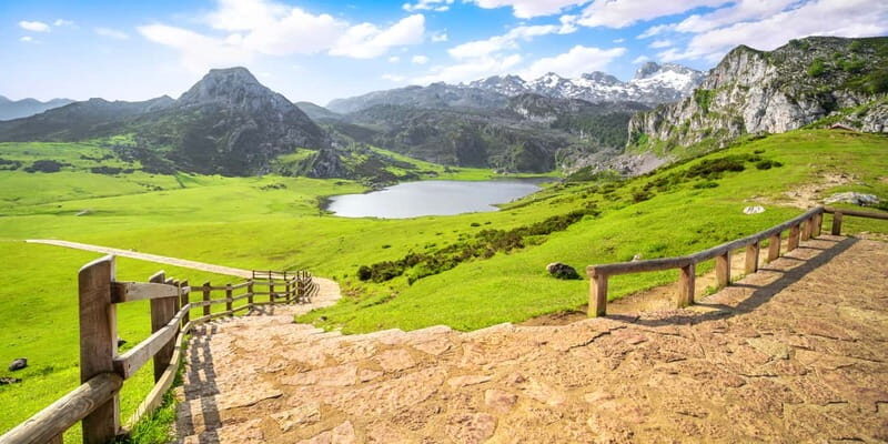 From Gijón: Covadonga Lakes, Cangas de Onís and Lastres - Covadonga Lakes: The Heart of the Day
