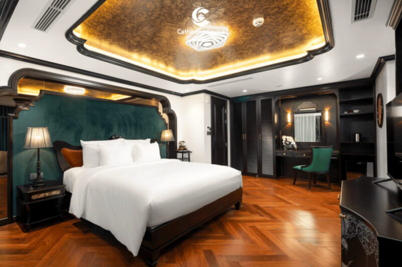 From Ha Noi: Ha Long Bay 3 Days 2 Nights 5 stars/ Bathtubs - Key Points