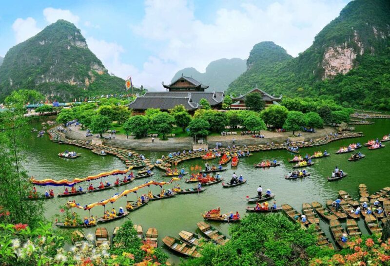 From Hanoi: Hoa Lu, Trang An and Mua Cave Full-Day Tour - Visiting Hoa Lu: The Ancient Capital