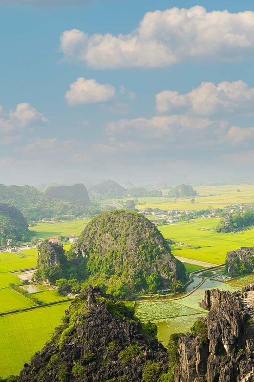 From Hanoi: Hoa Lu-Trang An-Mua Cave/Limousine Bus/Buffet - An Authentic Day in Ninh Binh: Hoa Lu, Trang An, and Mua Cave