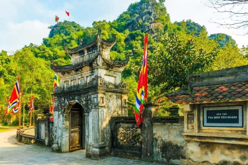 From Hanoi: Tam Coc Boat Trip and Hoa Lu & Mua Cave Tour - Key Points