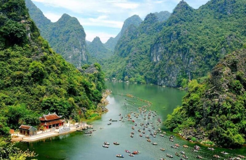 From Hanoi: Trang An eco-tourism - Hoa Lu ancient & Mua Cave - Exploring Ninh Binh: A Balance of Natural Beauty and Historic Sites