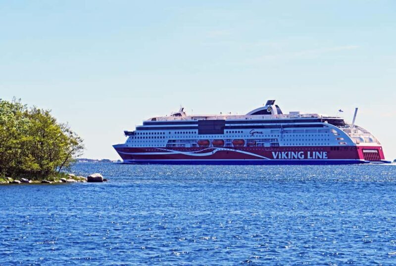 From Helsinki: Day Trip to Tallinn (Ferry, Guide & VIP car) - Key Points