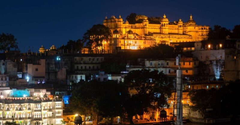From Jaipur: 2 Days Overnight Tour Of Udaipur Sightseeing - Day Two: Palace, Temple, and Lake Excursions