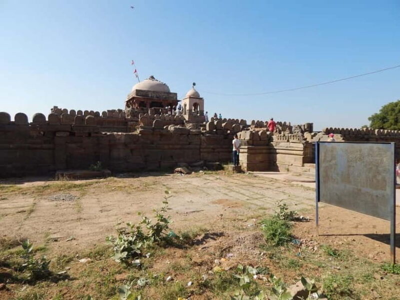 From Jaipur: Day Trip to Chand Baori and Bhangarh Fort - Key Points