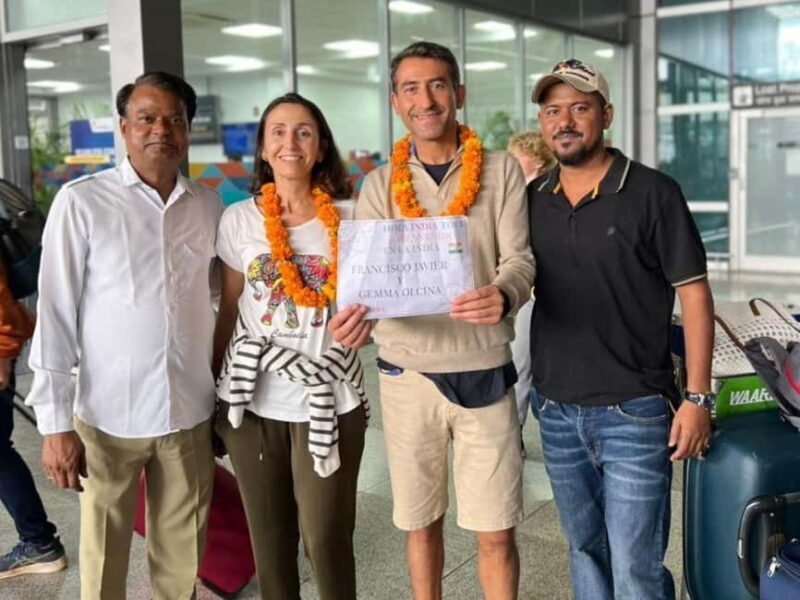 From Jaipur : Taj Mahal & Agra fort Tour and Transfer Delhi - Lunch and Local Flavors