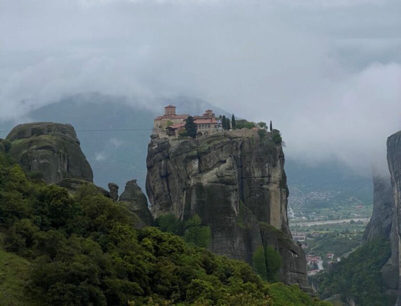 From Kalabaka or Kastraki: Meteora Monastery Morning Tour - From Kalabaka or Kastraki: Meteora Monastery Morning Tour
