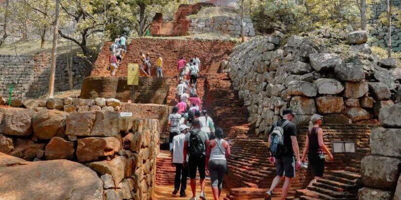 From Kalutara: Sigiriya Rock and Dambulla Cave Full-Day Tour - Exploring the Highlights: Sigiriya & Dambulla