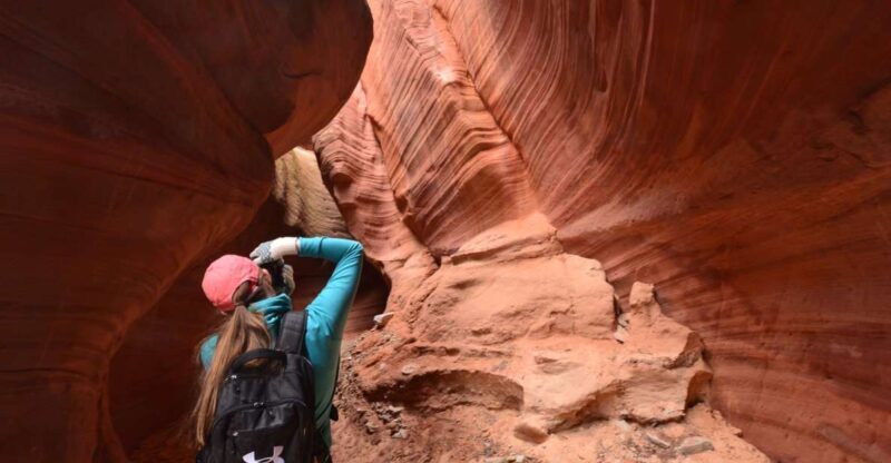 From Kanab: 3-Hour Peek-a-Boo Slot Canyon Hiking/Photo Tour - What the Reviews Say
