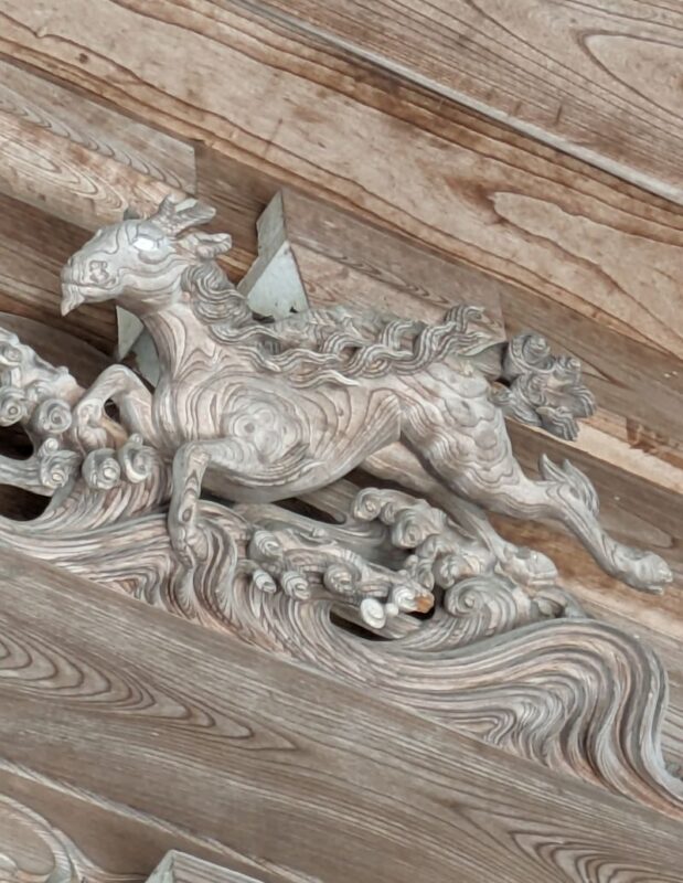 From Kanazawa: Shirakawa-go, Gokayama and Wood Carving Village - A guided day that saves a complicated journey