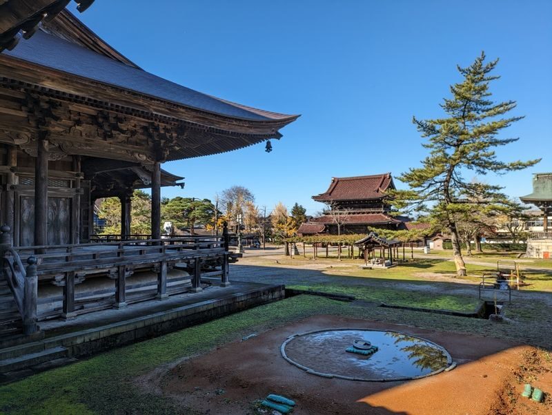 From Kanazawa: Shirakawa-go, Gokayama and Wood Carving Village - What the price includes, and what it does not