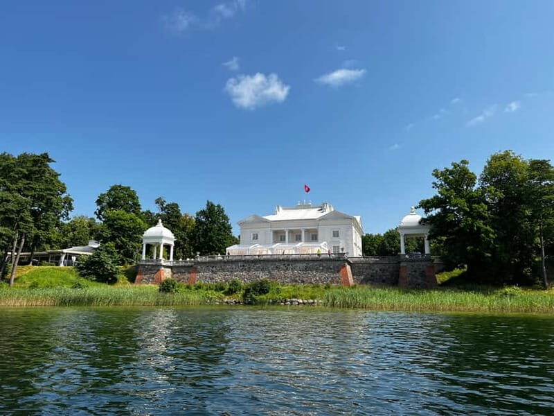 From Kaunas: Rumsiskes open air museum and Trakai castle - Discovering Trakai Castle