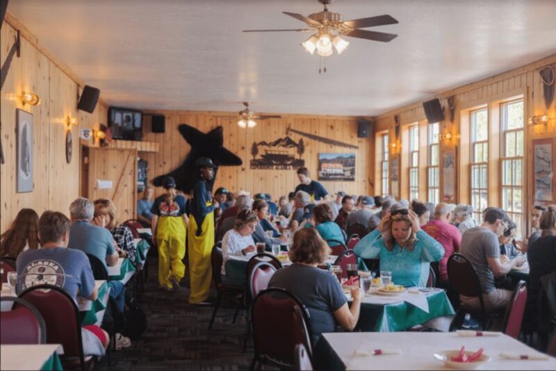 From Ketchikan: Crab Feast Lunch at World Famous Lodge - Key Points
