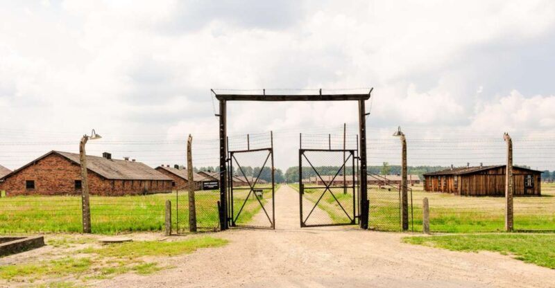 From Krakow: Auschwitz-Birkenau Tour with Transportation - Discover Auschwitz-Birkenau with a Guided Tour from Krakow