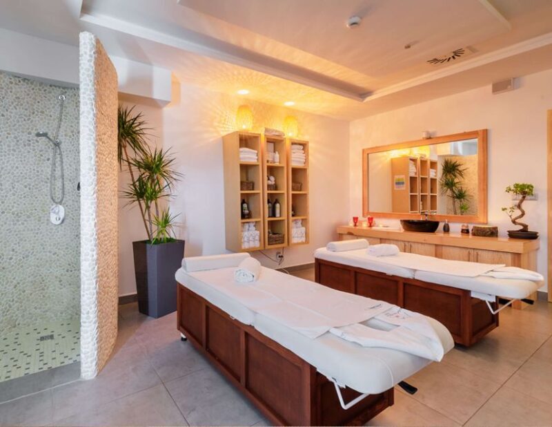 From Krakow: Chocholowska Baths Sauna & Spa Day Trip - Transportation, Group Size, and Practicalities