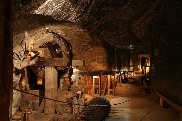 From Kraków: Wieliczka Salt Mine Guided Tour with Transport - Key Points
