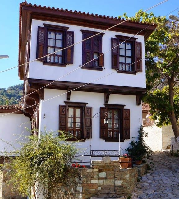 From Kuadas : Private irince Village Tour - From Kuadas: Private Irince Village Tour
