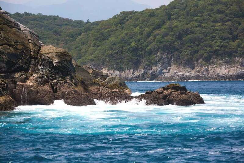 From La Crucecita: Private Huatulco 7 or 5 Bays Boat Trip - Who Should Consider This Trip?