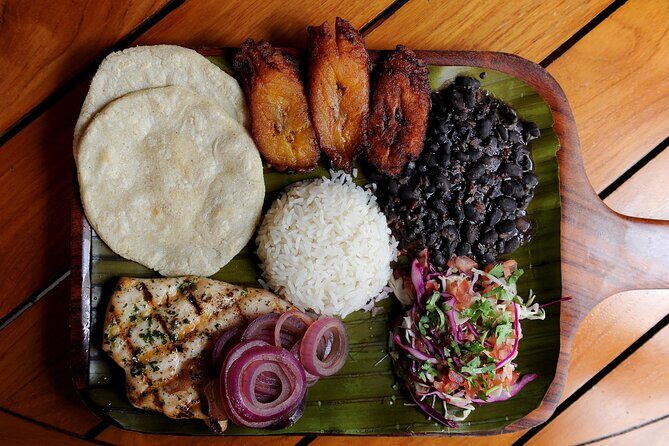 From La Fortuna: Río Celeste Waterfall, Tubing Tour and Lunch - FAQs