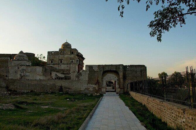 From Lahore: Katas Raj Temple, Khewra Salt Mines & Kalar Kahar Day Trip - Detailed Overview of the Tour