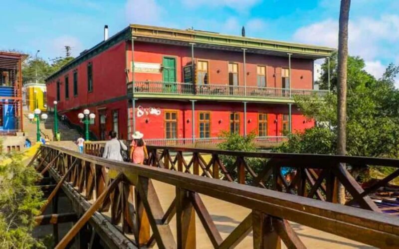 From Lima: Miraflores, Barranco & San Isidro Guided Tour - An In-Depth Look at the Miraflores, Barranco & San Isidro Tour