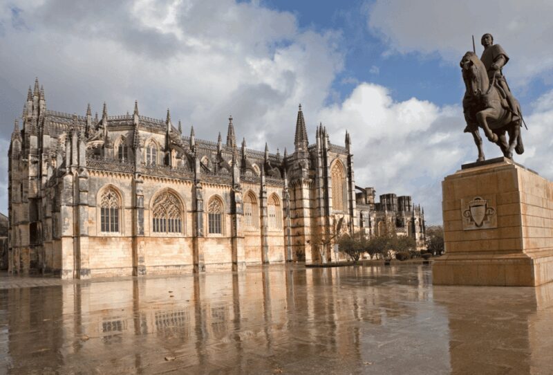 From Lisbon: Fátima, Batalha, Nazaré, and Óbidos  Small groups - Who Should Consider This Tour?