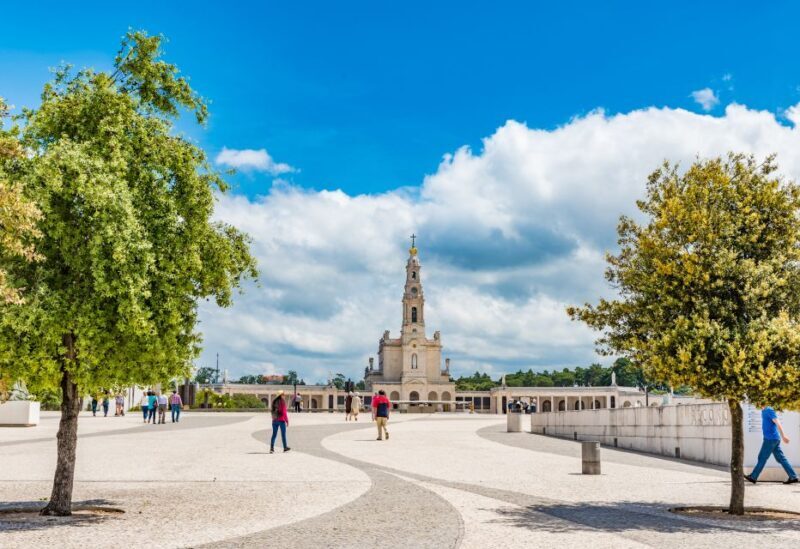 From Lisbon: Fatima, Batalha, Nazare and Obidos Tour - Transportation and Group Size