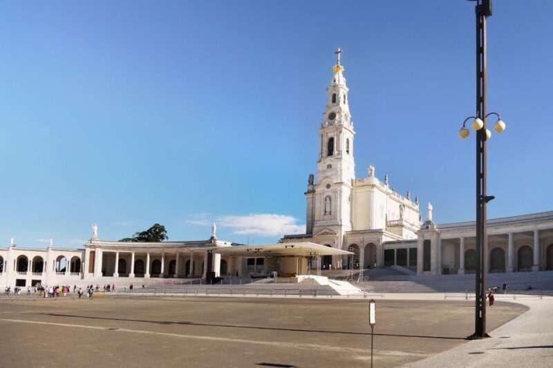 From Lisbon: Fátima, Nazaré, and Óbidos 8-Person Group Tour - An In-Depth Look at the Tour Experience