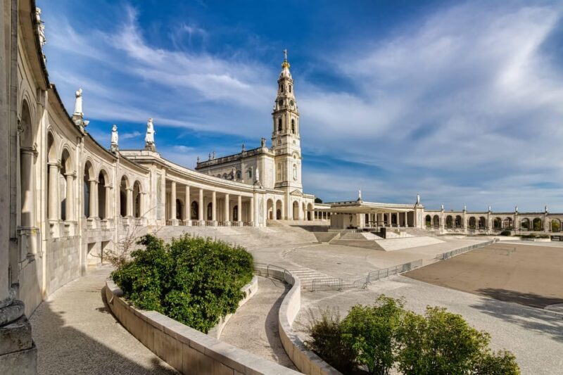 From Lisbon: Private Fátima, Nazaré & Óbidos Day Trip - Key Points