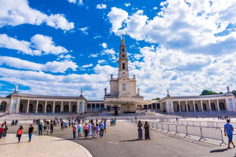 From Lisbon: Small Group to Fátima, Batalha, Nazaré & Óbidos - Exploring Portugal’s Sacred and Scenic Heart in One Day