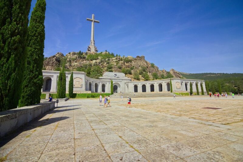 From Madrid: El Escorial and Valley's Basilica Half Day Tour - Key Points