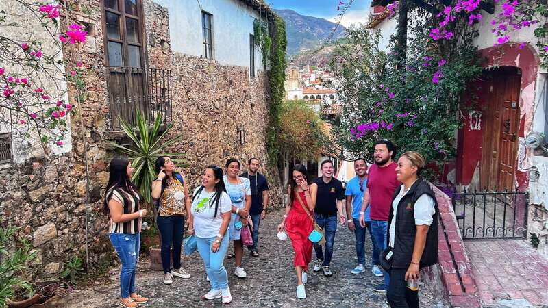 From Mexico City: 10-Hour Cuernavaca and Taxco Tour - Transportation and Group Size