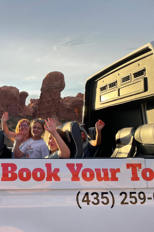 From Moab: Arches National Park Scenic Tour with Short Hikes - Key Points