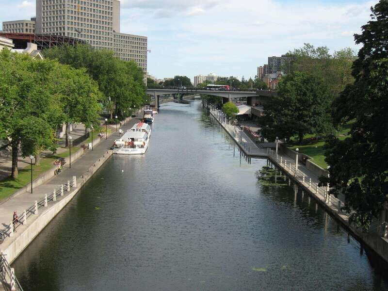 From Montreal: Ottawa with Private Guide and Pickup - Exploring Ottawa with a Personal Touch