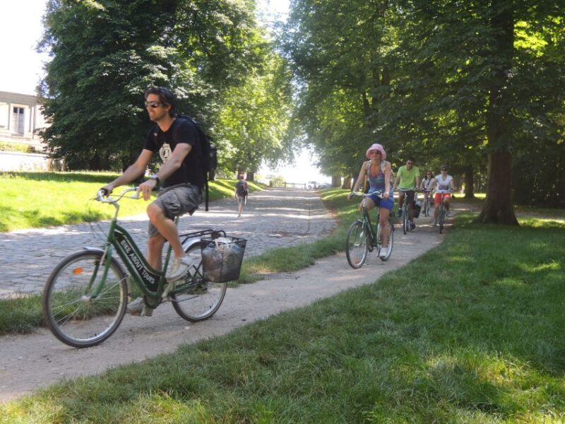 From Paris: Bike Tour to Versailles with Timed Palace Entry - Free Time at Versailles Palace